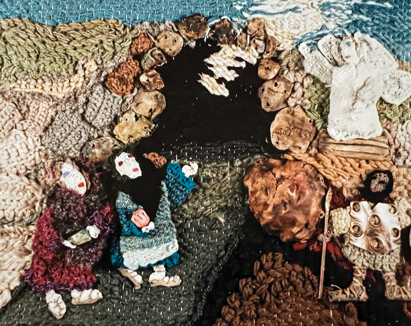 Fiber art depicting the resurrection of Jesus with figures gathered at the tomb.